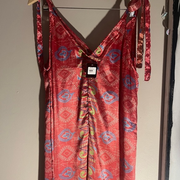 How Bazaar coral  satin jumpsuit - Picture 5 of 9